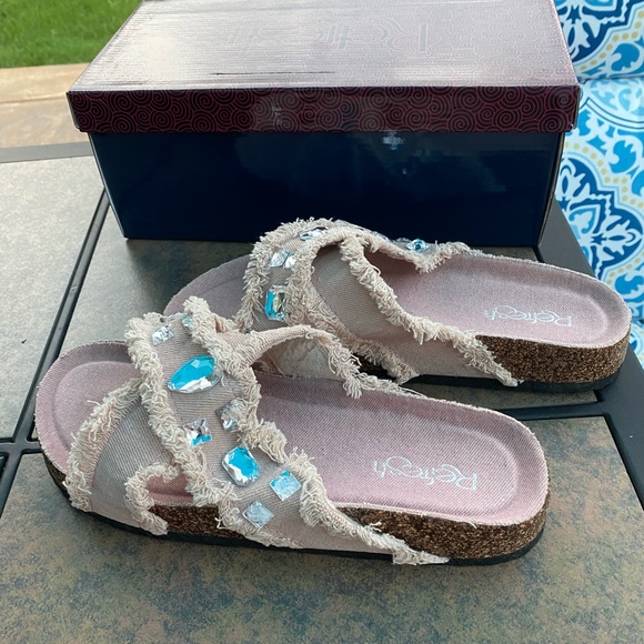 NIB CASUAL MAUVE RHINESTONE FRAYED SANDALS - Picture 5 of 5